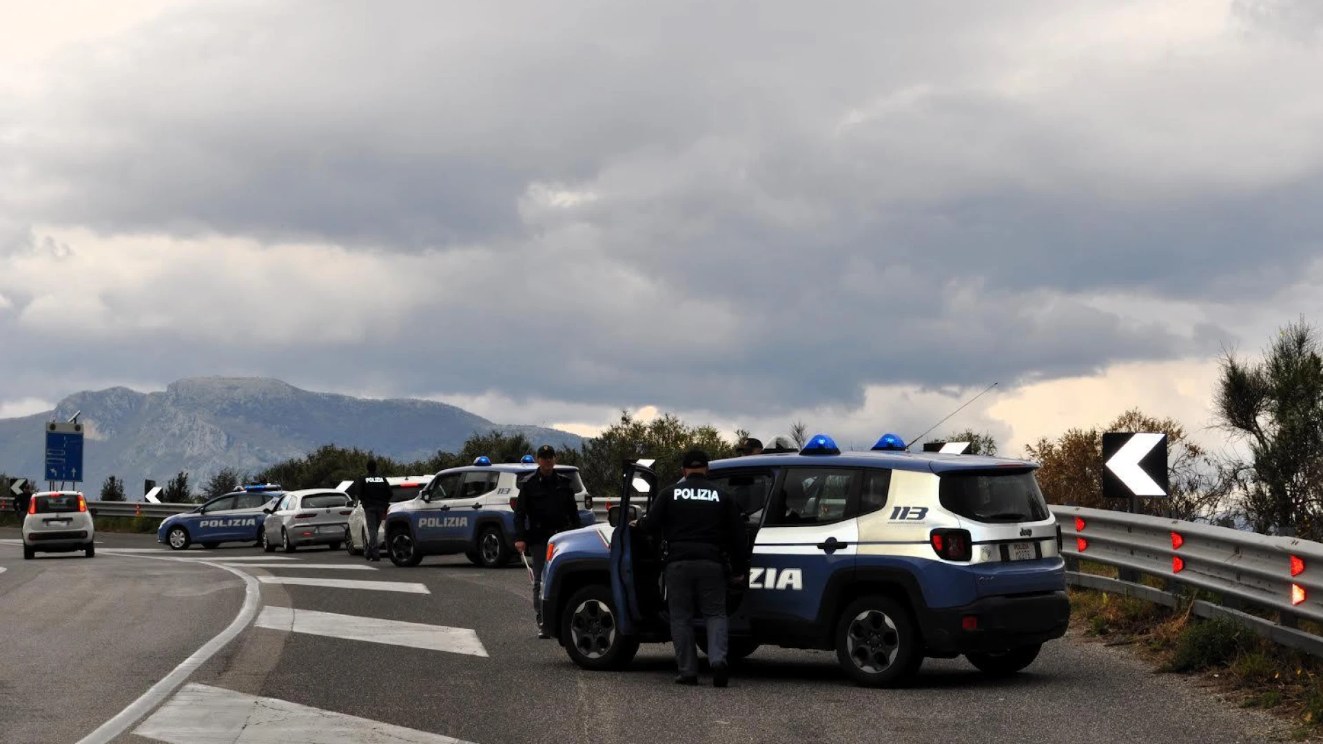 Isernia: fermati dalla Polizia due giovani in possesso di stupefacenti. Emesse dalla Questura 7 misure di prevenzione a tutela dell’ordine e della sicurezza pubblica.